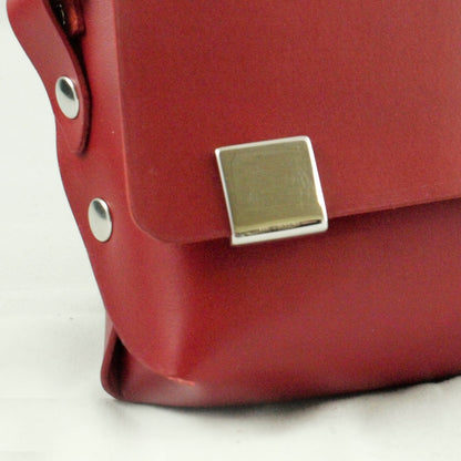 Petit sac trotteur rouge fleuri